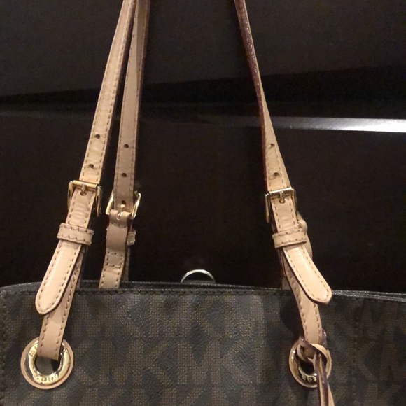 Michael Kors Tote Bag - Picture 3 of 9